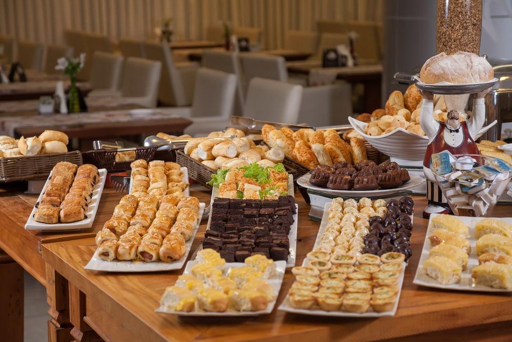 Ramada By Wyndham Macae Hotel & Suites Екстериор снимка