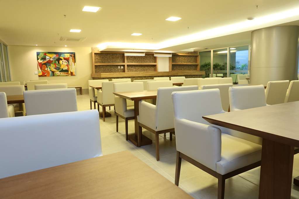 Ramada By Wyndham Macae Hotel & Suites Ресторант снимка