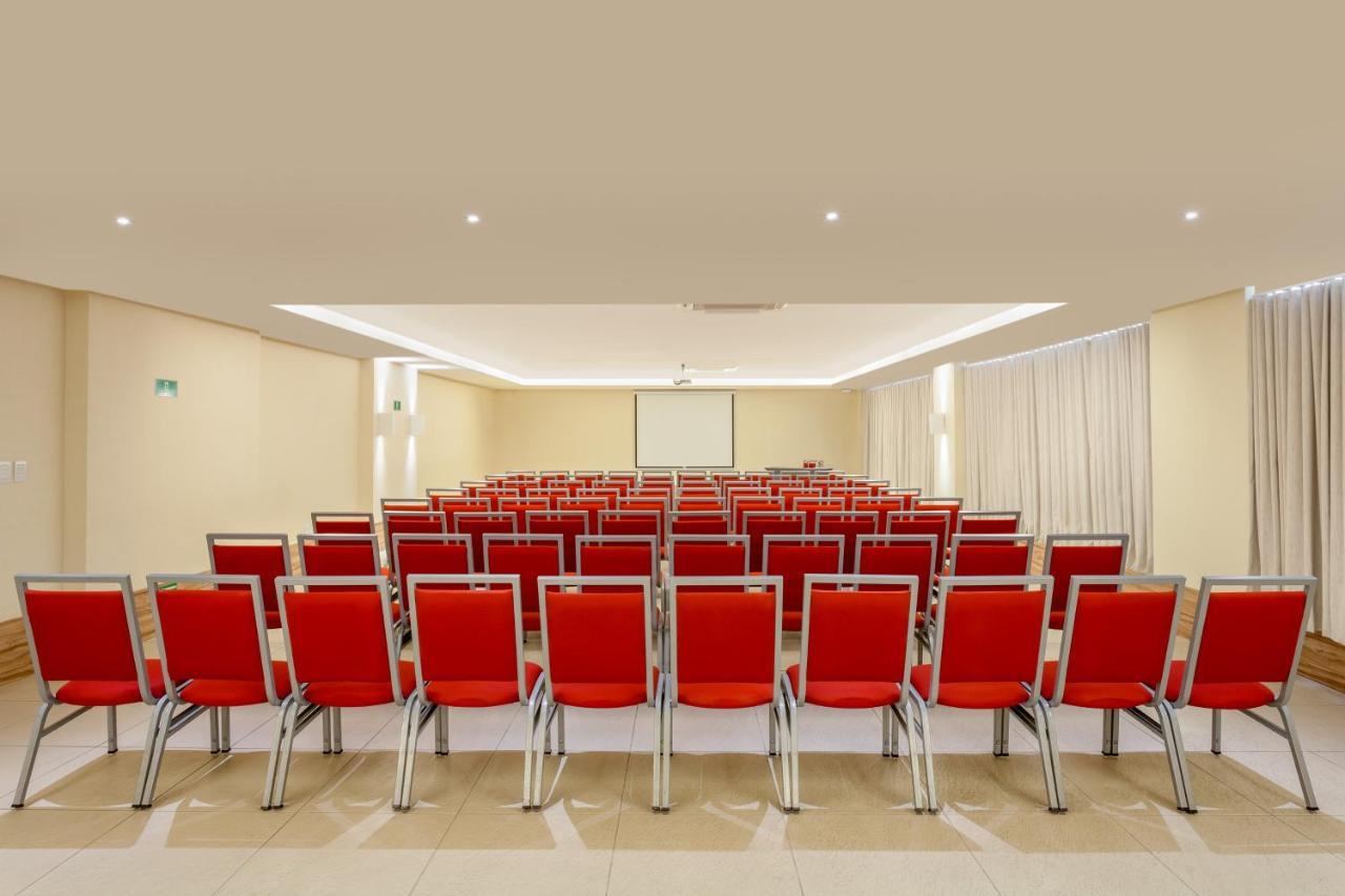 Ramada By Wyndham Macae Hotel & Suites Екстериор снимка