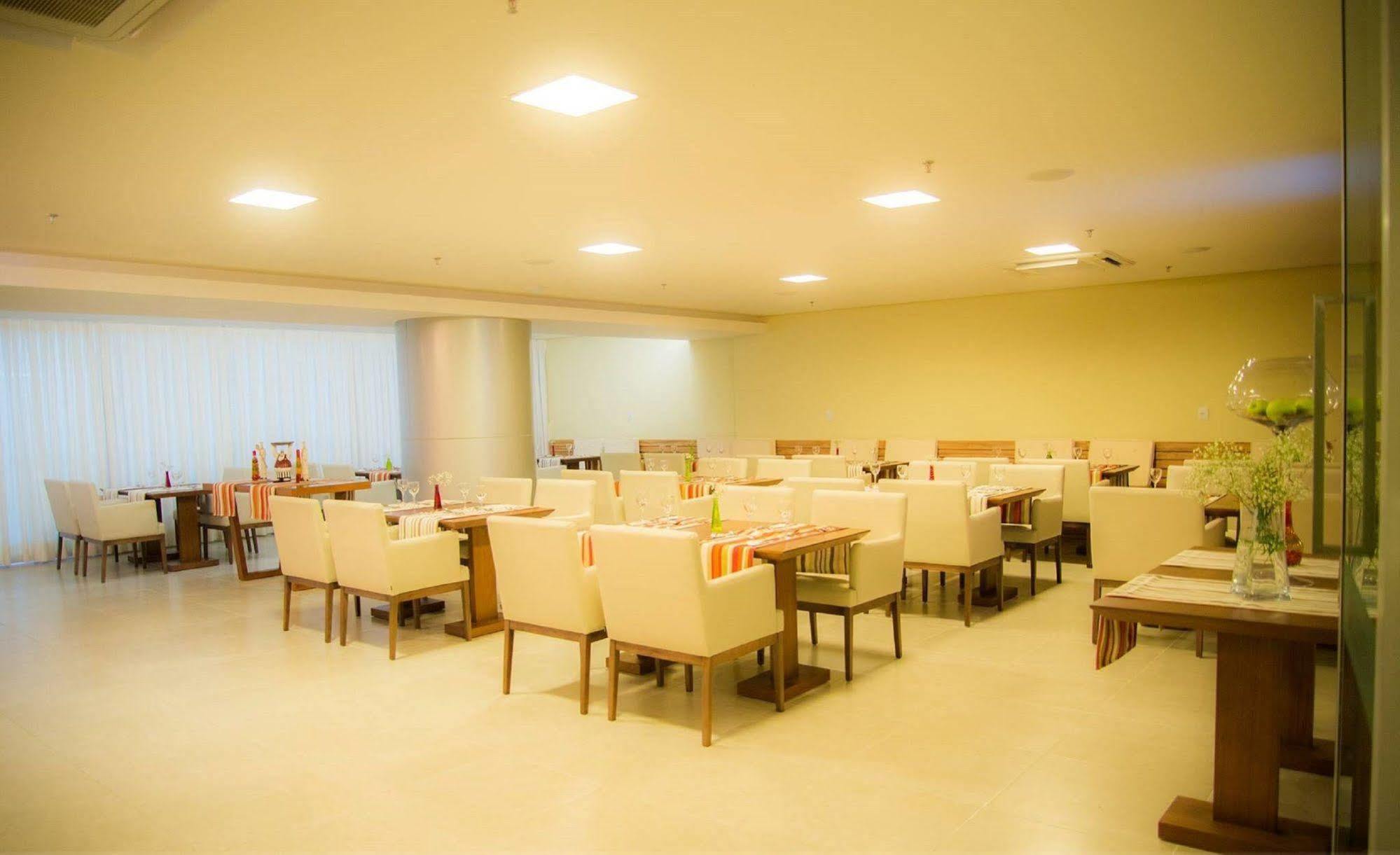 Ramada By Wyndham Macae Hotel & Suites Екстериор снимка