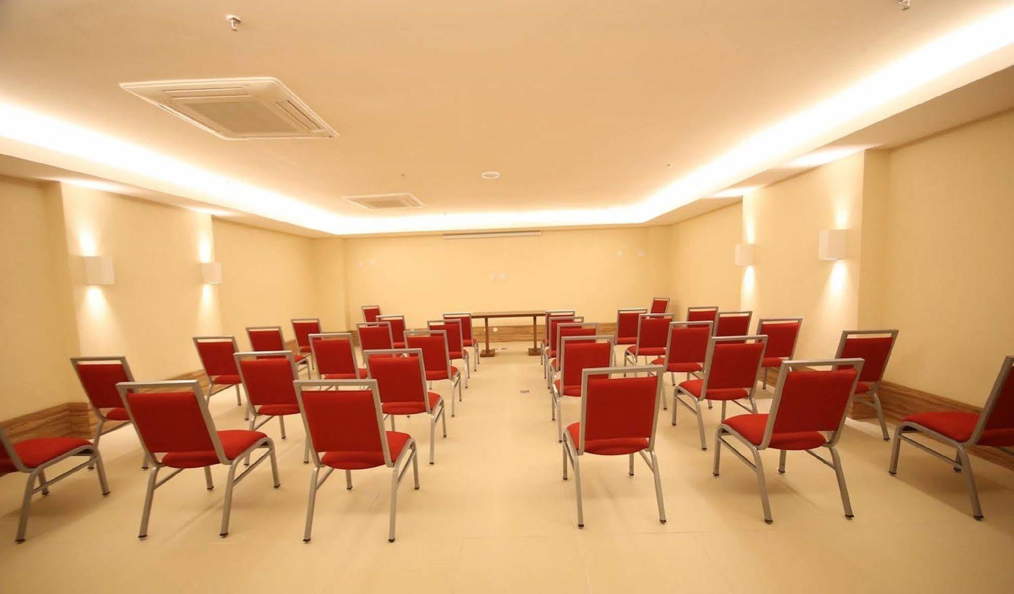 Ramada By Wyndham Macae Hotel & Suites Екстериор снимка